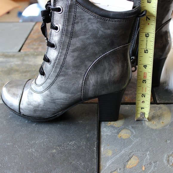 NWT - SPORTO Lace Up Ankle Boot, size 6M - Picture 4 of 8
